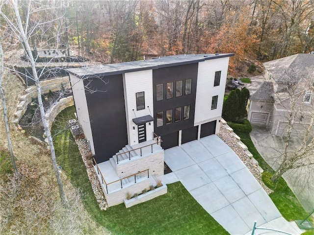6111 Persimmon Ct, Parkville, MO 64152 - view of outbuilding with a garage and driveway
