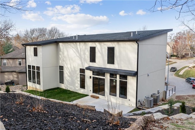 6111 Persimmon Ct, Parkville, MO 64152 - back of house with a patio area and central AC unit