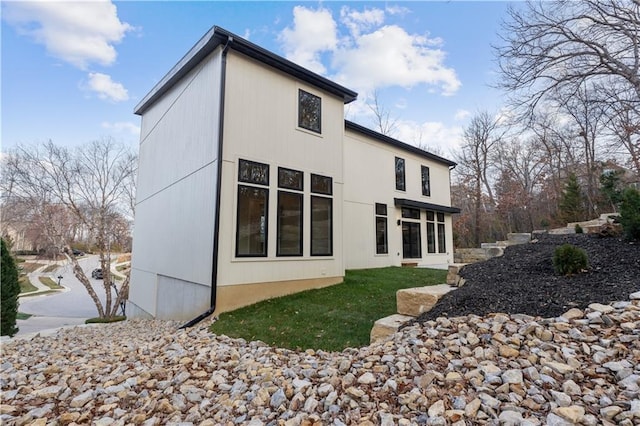 6111 Persimmon Ct, Parkville, MO 64152 - view of rear view of property