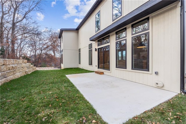 6111 Persimmon Ct, Parkville, MO 64152 - view of grassy yard with a patio area