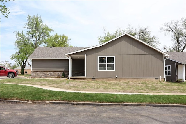 902 N 9th St, Neodesha, KS 66757 - ranch-style home with a front yard
