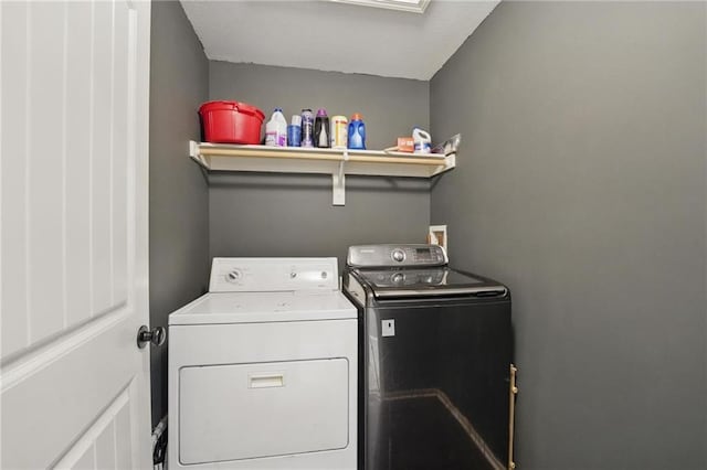 207 N Laurel St Unit 5D, Gardner, KS 66030 - washroom featuring washing machine and dryer