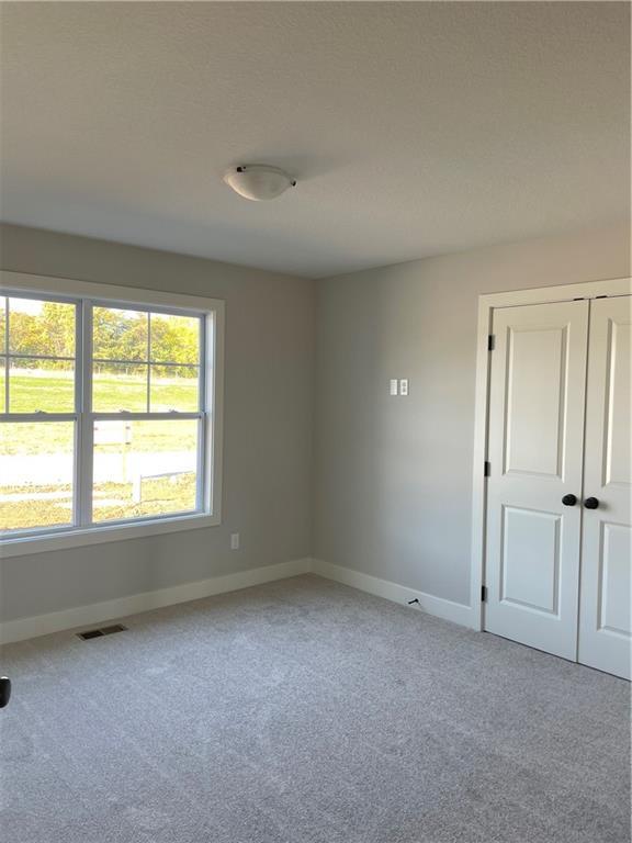 9225 N Poplar Ave, Kansas City, MO 64156 - photo 4