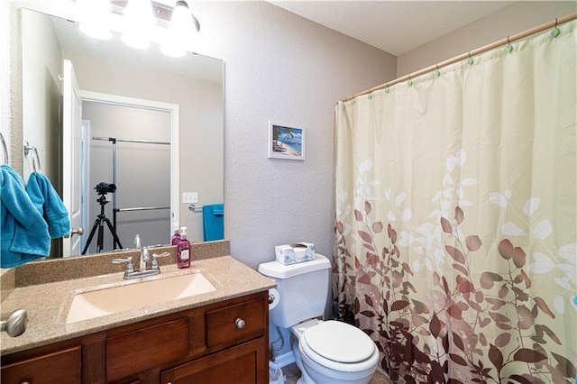 3206 Sheffield Ln, Saint Joseph, MO 64506 - bathroom featuring a textured wall, toilet, vanity, and a shower with shower curtain