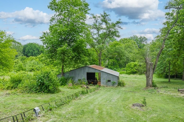 4207 10th Ave, Leavenworth, KS 66048 - view of yard featuring a pole building, an outdoor structure, and a view of trees