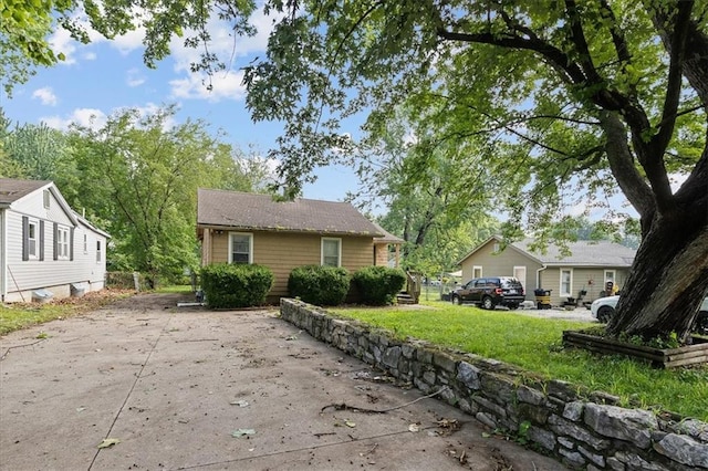 506 Hereford Ave, Independence, MO 64055 - view of front of property with a front yard