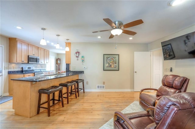 115 NE Green St, Lees Summit, MO 64063 - living area with light wood finished floors, ceiling fan, and recessed lighting