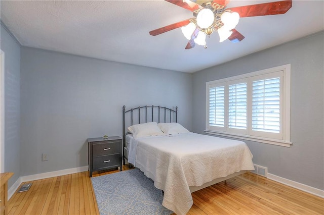 115 NE Green St, Lees Summit, MO 64063 - bedroom featuring light wood-type flooring and a ceiling fan