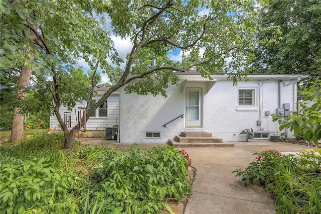 115 NE Green St, Lees Summit, MO 64063 - view of front of property with stucco siding and entry steps