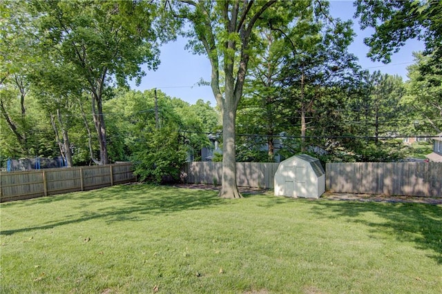 9920 Juniper Ln, Overland Park, KS 66207 - view of yard