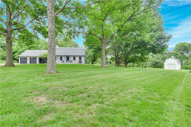 3200 NW 51st Ter, Blue Springs, MO 64015 - view of green lawn featuring a detached garage and an outdoor structure