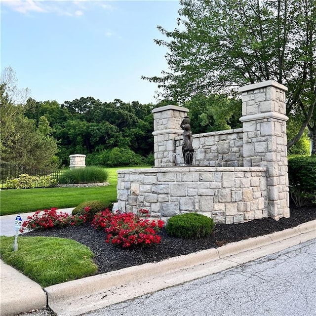 8709 Pine St, Lenexa, KS 66220 - view of community sign