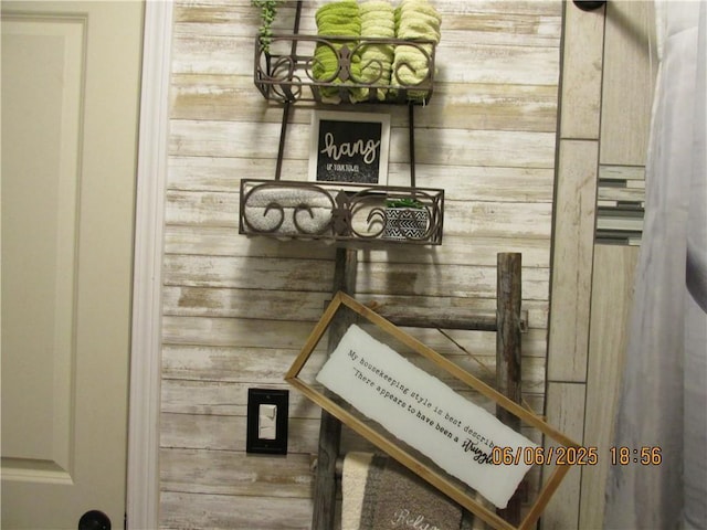 112 Spruce St, Garden City, MO 64747 - detailed view of wood walls