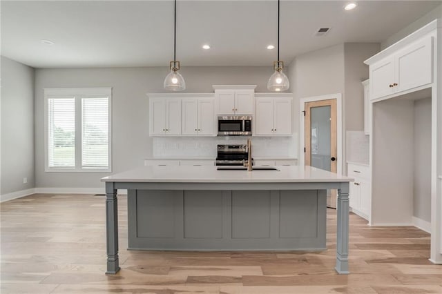 18722 W 169th Ter, Olathe, KS 66062 - kitchen with stainless steel appliances, backsplash, light countertops, a sink, and baseboards