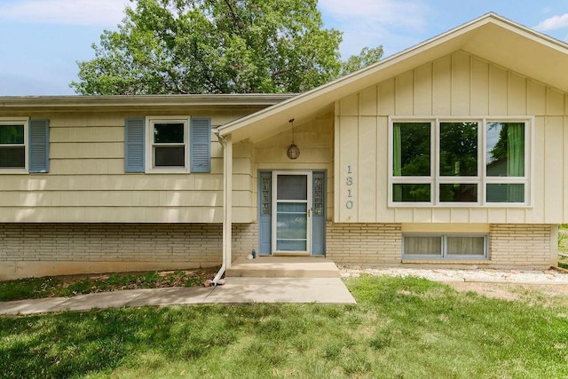 1310 N Leeview Cir, Olathe, KS 66061 - doorway to property with a yard and brick siding