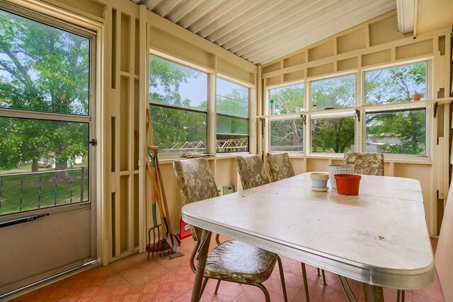 1310 N Leeview Cir, Olathe, KS 66061 - sunroom / solarium with healthy amount of natural light