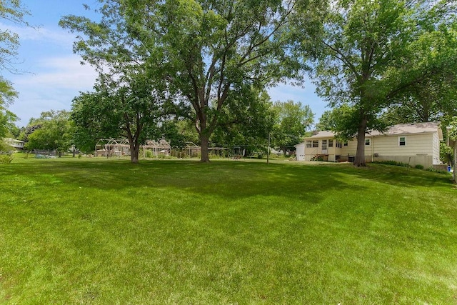 1310 N Leeview Cir, Olathe, KS 66061 - view of green lawn