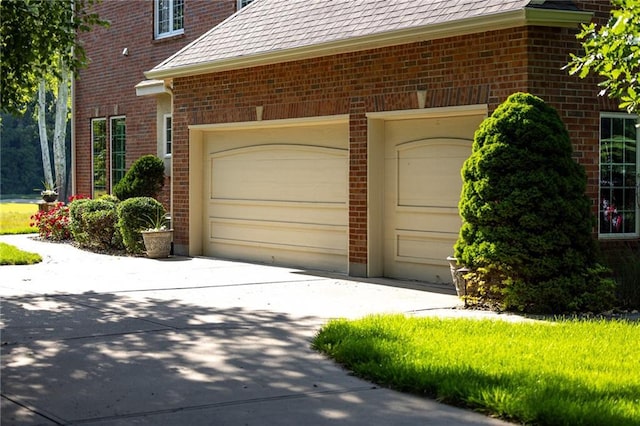 6501 N National Dr, Parkville, MO 64152 - garage featuring driveway