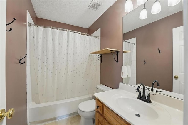 14876 S Summit St, Olathe, KS 66062 - full bath with vanity, shower / bath combination with curtain, and a textured ceiling