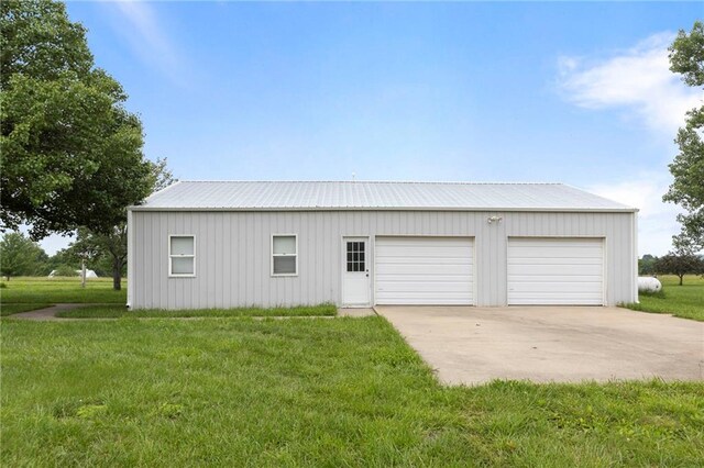 25549 Chieftain Rd, Lawrence, KS 66044 - garage with concrete driveway
