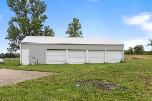 25549 Chieftain Rd, Lawrence, KS 66044 - view of garage