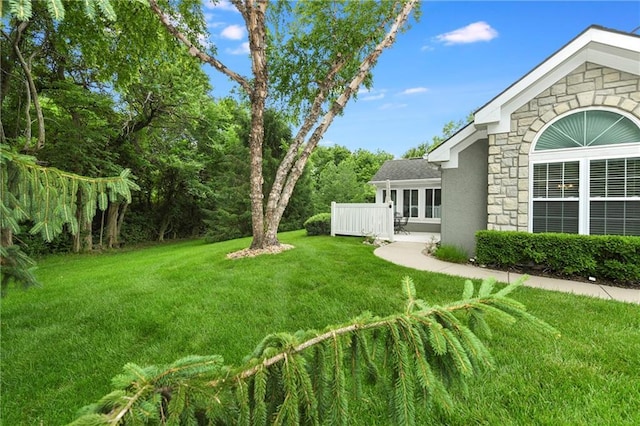 7226 Meadow View St, Shawnee, KS 66227 - view of green lawn