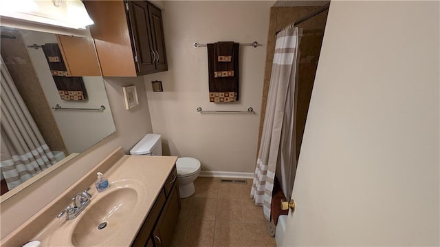 2006 Colonial Dr, Pittsburg, KS 66762 - bathroom featuring toilet, vanity, tile patterned floors, curtained shower, and baseboards