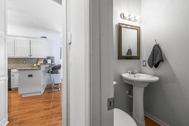 600 SW Gentry Ln, Lees Summit, MO 64081 - half bath with backsplash and wood finished floors