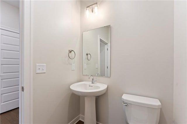 1913 SW Hightown Dr, Lees Summit, MO 64082 - bathroom featuring toilet, baseboards, and wood finished floors