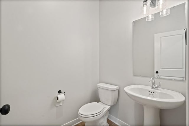 1913 SW Hightown Dr, Lees Summit, MO 64082 - bathroom featuring toilet, baseboards, and wood finished floors
