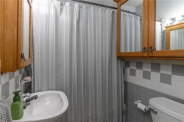 421 N Nettleton Ave, Bonner Springs, KS 66012 - full bathroom featuring tile walls and curtained shower
