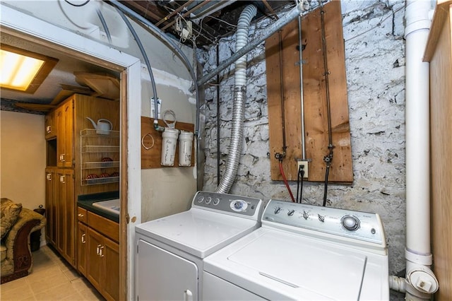 421 N Nettleton Ave, Bonner Springs, KS 66012 - laundry area featuring washer and dryer, cabinet space, and light tile patterned floors