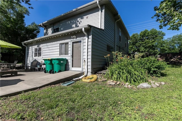 421 N Nettleton Ave, Bonner Springs, KS 66012 - rear view of house with a patio area and a yard