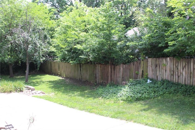 421 N Nettleton Ave, Bonner Springs, KS 66012 - view of yard featuring a patio