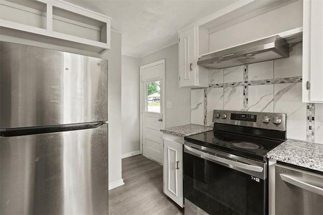 13623 W 95th St, Lenexa, KS 66215 - kitchen featuring stainless steel appliances, range hood, backsplash, white cabinetry, and light wood-type flooring