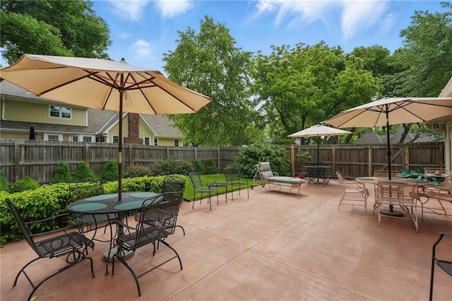 8206 Parkhill Cir, Lenexa, KS 66215 - fenced backyard with outdoor dining space and a patio