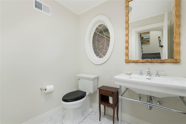 8311 Wenonga Rd, Leawood, KS 66206 - bathroom featuring ornamental molding