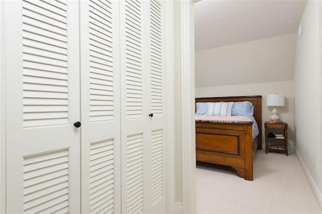 8311 Wenonga Rd, Leawood, KS 66206 - bedroom featuring light carpet, a closet, and vaulted ceiling
