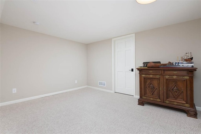 8311 Wenonga Rd, Leawood, KS 66206 - bedroom featuring light carpet and baseboards