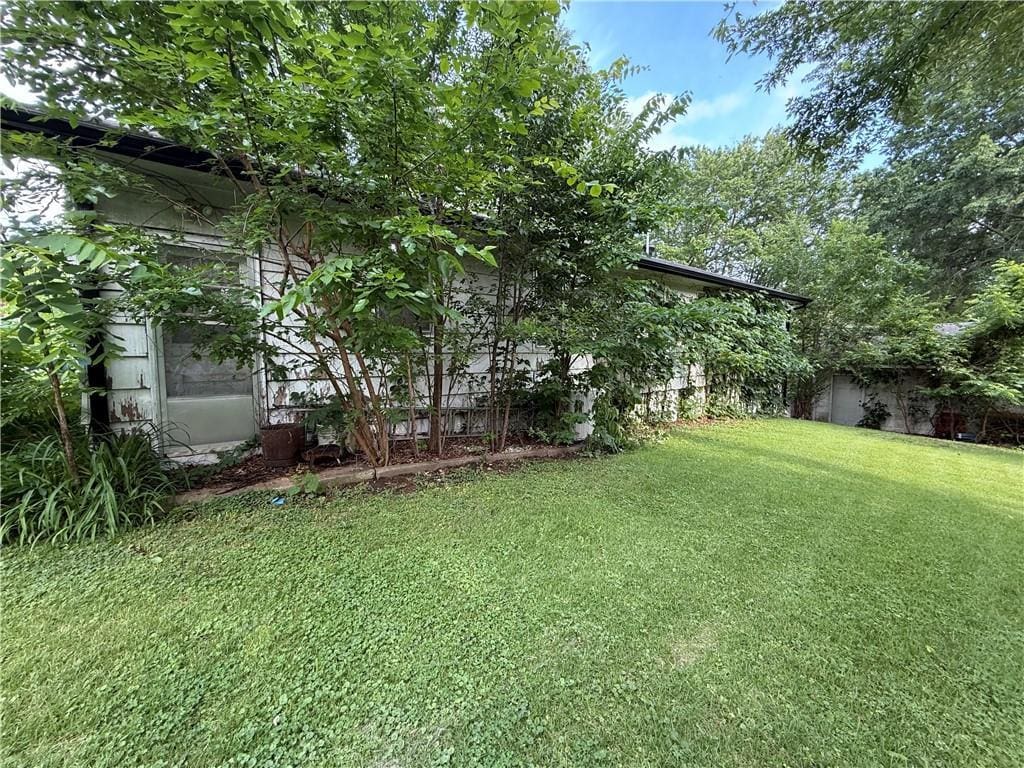 6310 River Rd, Pleasant Valley, MO 64068 - view of grassy yard
