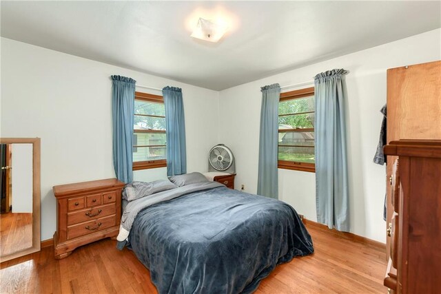 4820 Stearns Ln, Shawnee, KS 66203 - bedroom featuring light wood finished floors and baseboards