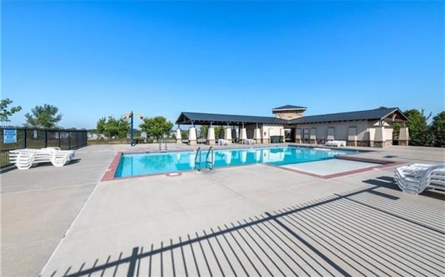 1420 SW Cornwall Rd, Lees Summit, MO 64083 - community pool with a patio