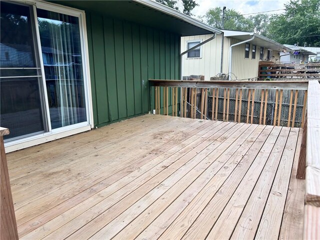 409 N Geronimo Dr, Independence, MO 64056 - view of deck