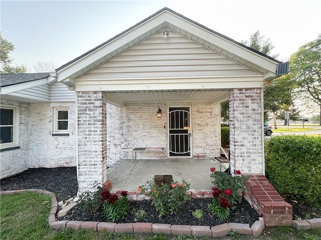 8719 E 57th St, Raytown, MO 64129 - view of covered porch