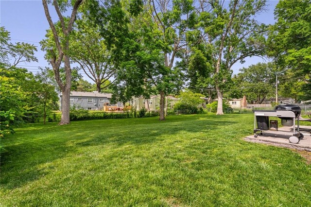 7135 Conser St, Overland Park, KS 66204 - view of grassy yard
