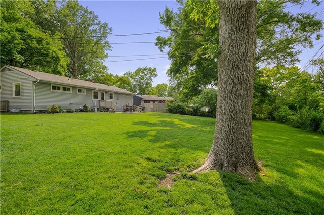 7135 Conser St, Overland Park, KS 66204 - view of yard