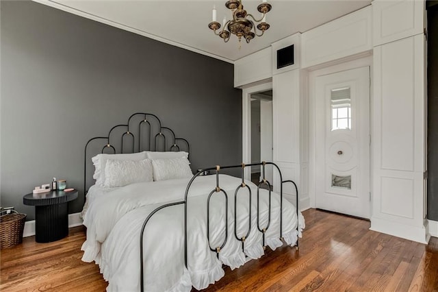 4618 Warwick Blvd Unit 7F, Kansas City, MO 64112 - bedroom featuring a chandelier and wood finished floors