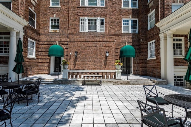 4618 Warwick Blvd Unit 7F, Kansas City, MO 64112 - view of patio / terrace