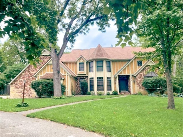 925 S Walnut St, Maryville, MO 64468 - view of front facade with a front yard, stone siding, and stucco siding