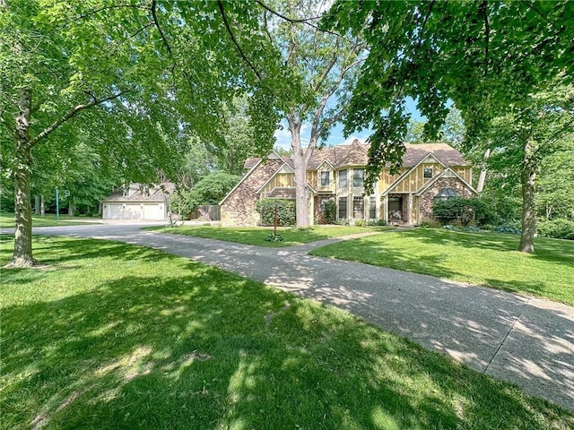 925 S Walnut St, Maryville, MO 64468 - tudor house featuring a front yard